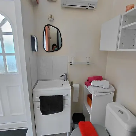 D'hotes - Les Orchidees Bed & Breakfast 3*